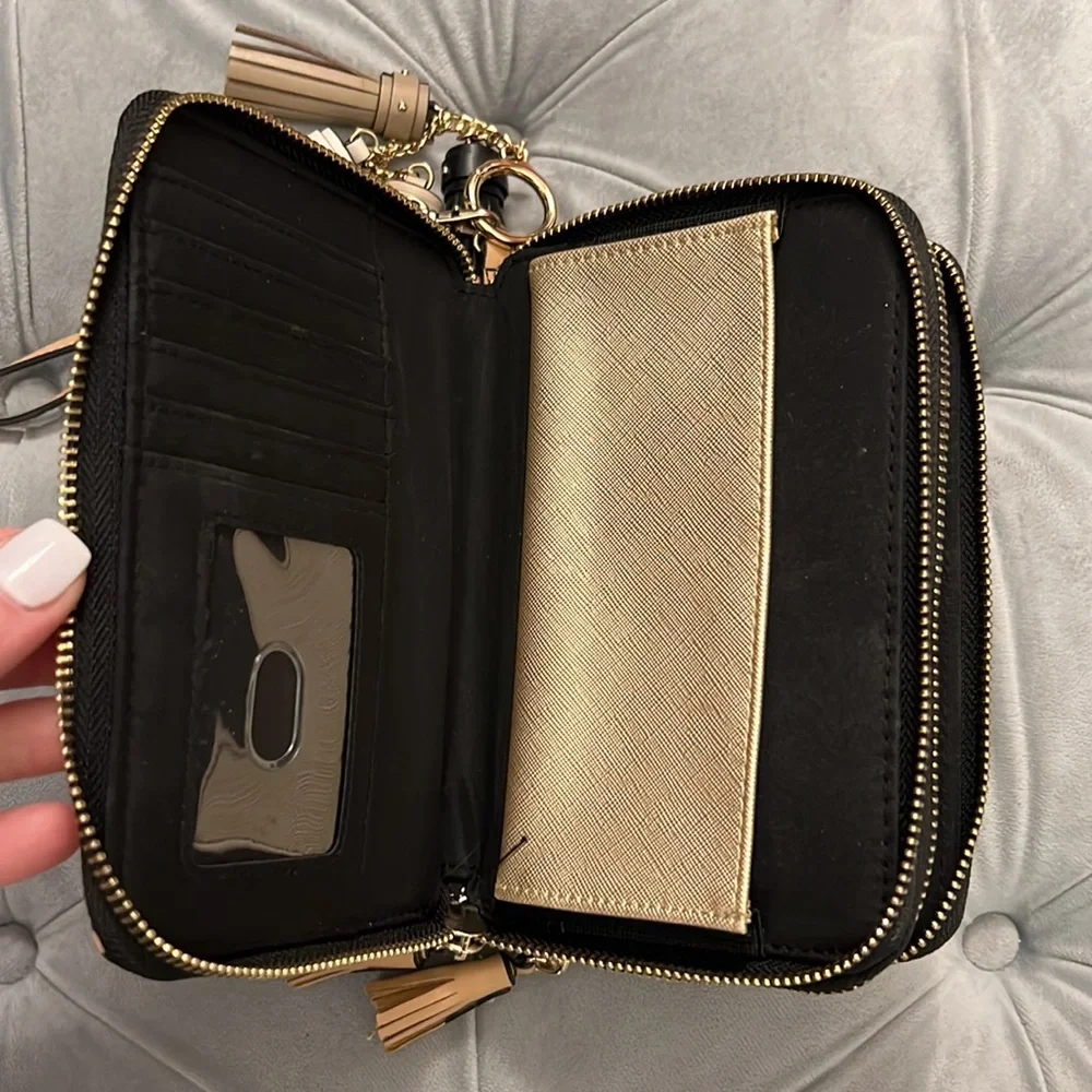 BRAND NEW MICHAEL KORS wristlet - Picture 2 of 3